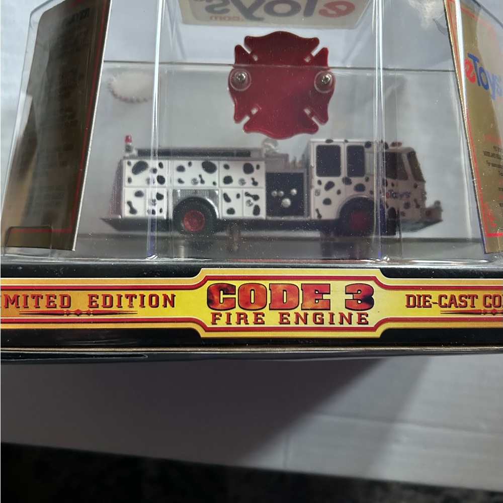 Limited Edition Code 3 Fire Engine - Picture 4 of 6